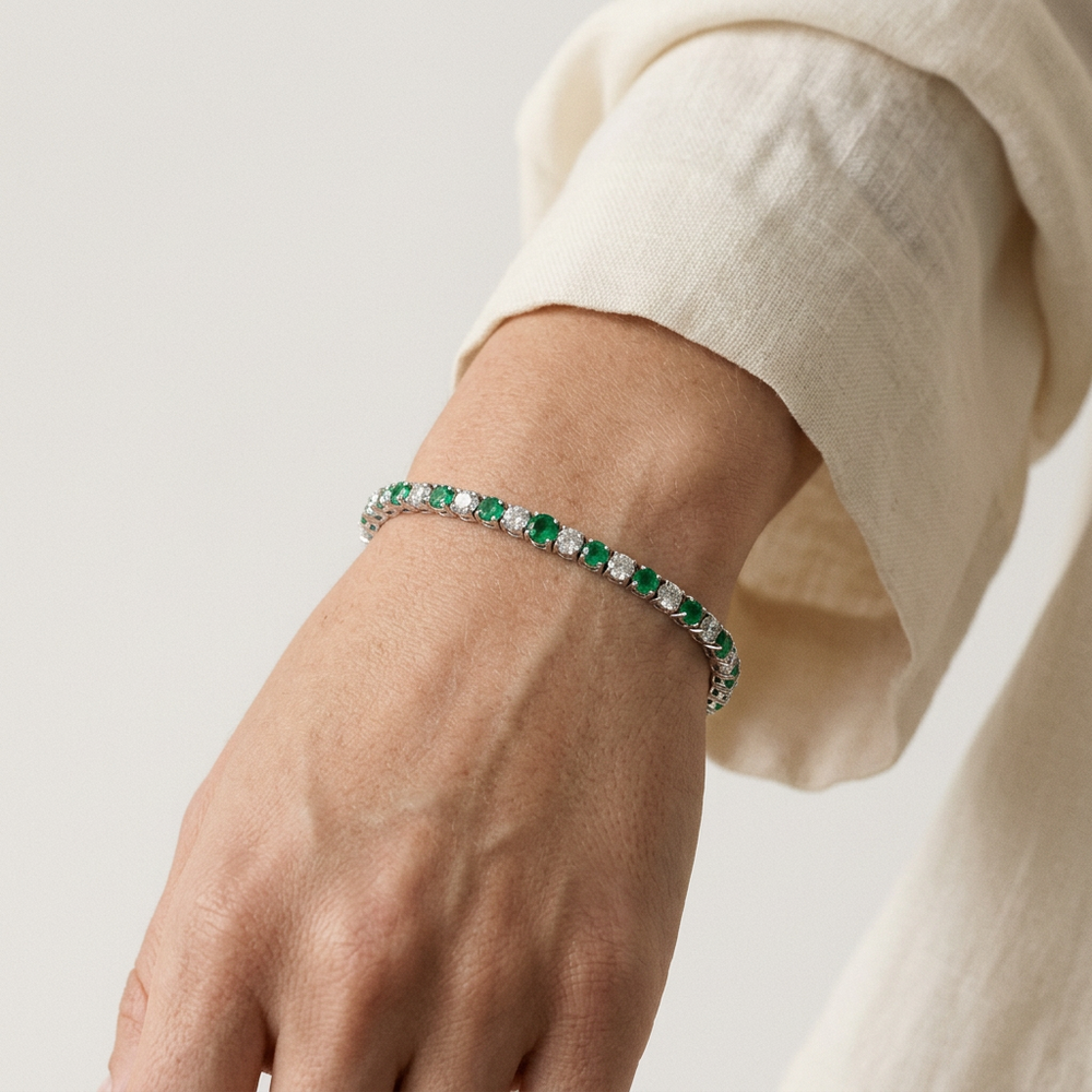 Pulsera Tennis de Oro Blanco 14k con Esmeraldas y Diamantes (vista 2)