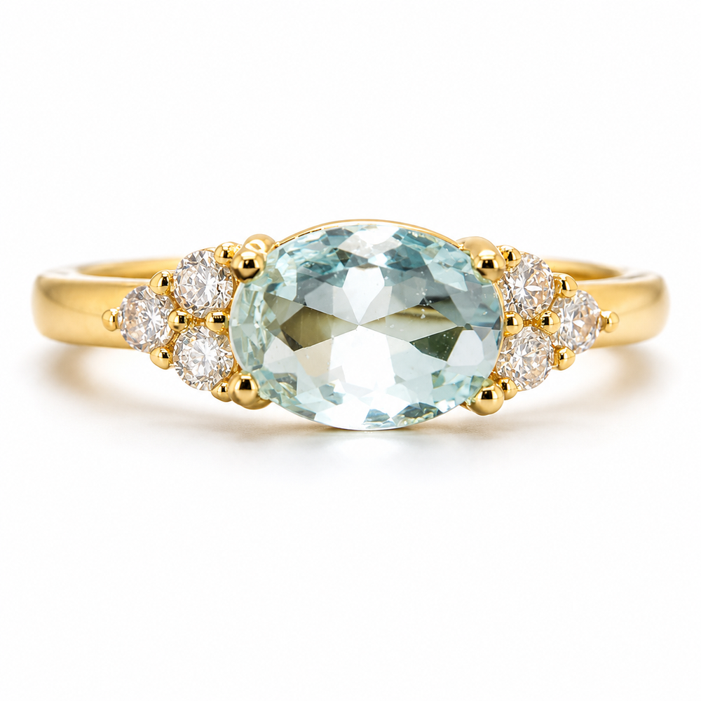 Anillo de Compromiso de Oro Amarillo 14k con Diamante de Laboratorio Ovalado y Piedras Laterales