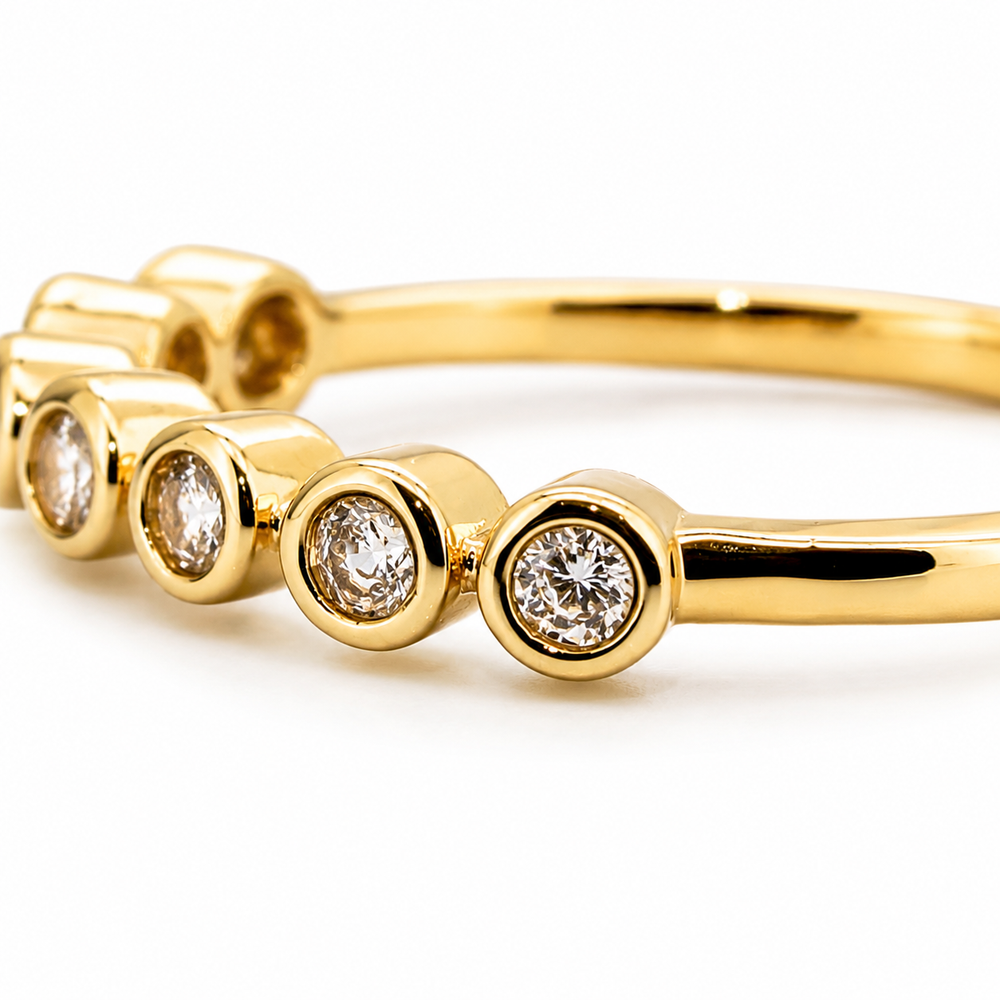 Anillo de Oro Amarillo 14k con 5 Diamantes de Laboratorio