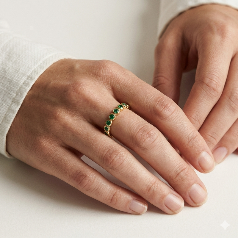 Anillo Eternity de Oro Amarillo 14k con Zafiros Verdes