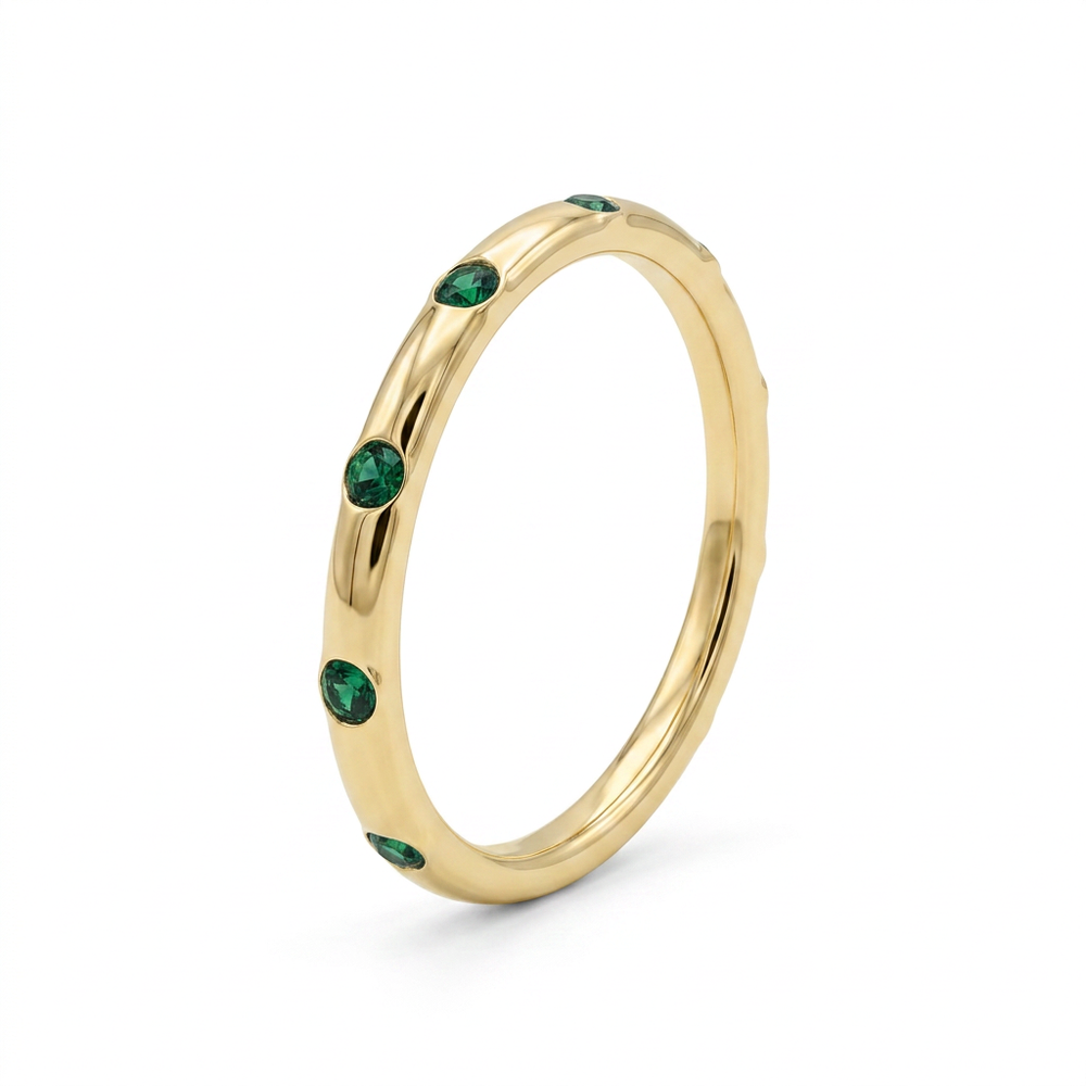 Anillo de Oro Amarillo 14k con Esmeraldas en Bisel