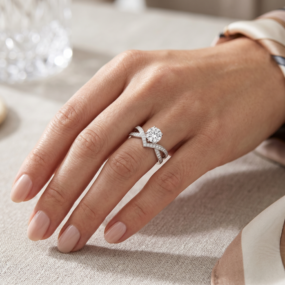 Anillo de Compromiso de Oro Blanco 14k con Diamante de Laboratorio Redondo de 1 ct y Banda Infinito