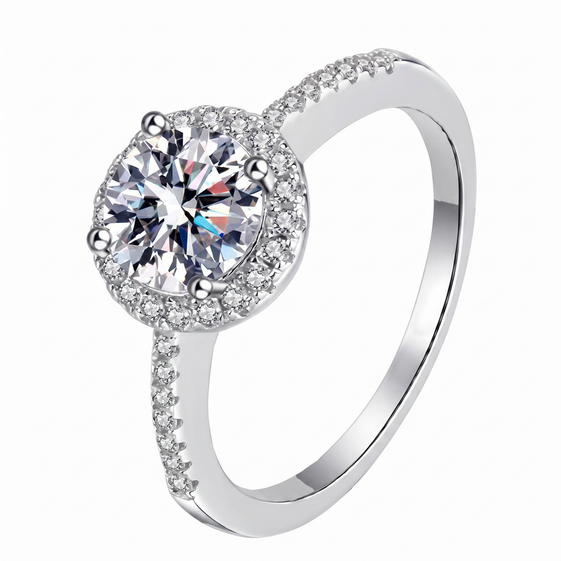 Anillo de Compromiso de Oro Blanco 14k con Diamante de Laboratorio Redondo de 1 ct, Halo y Banda Pavé