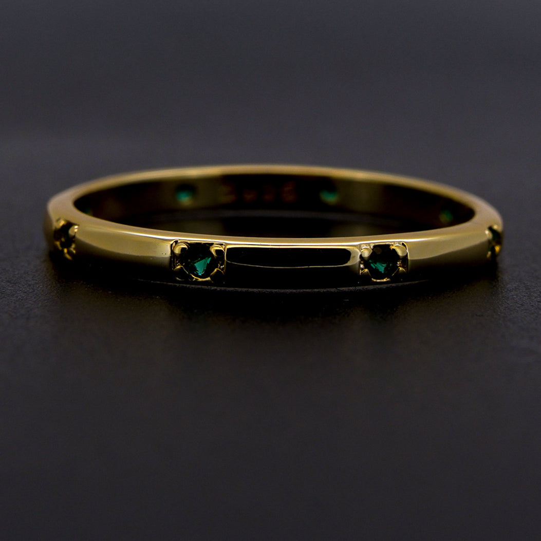 Anillo de oro 14k con zafiros verdes