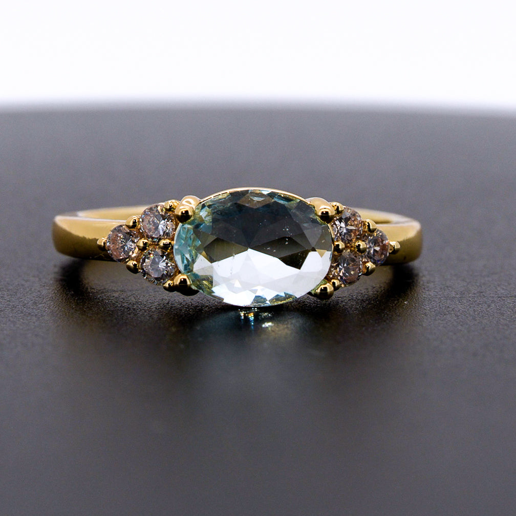 Anillo de oro 14k diamante de laboratorio oval, piedras laterales
