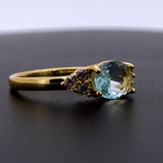 Anillo de oro 14k diamante de laboratorio oval, piedras laterales (vista 2)