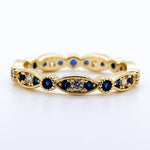 Anillo de oro 14k con diamantes de laboratorio y zafiros azules