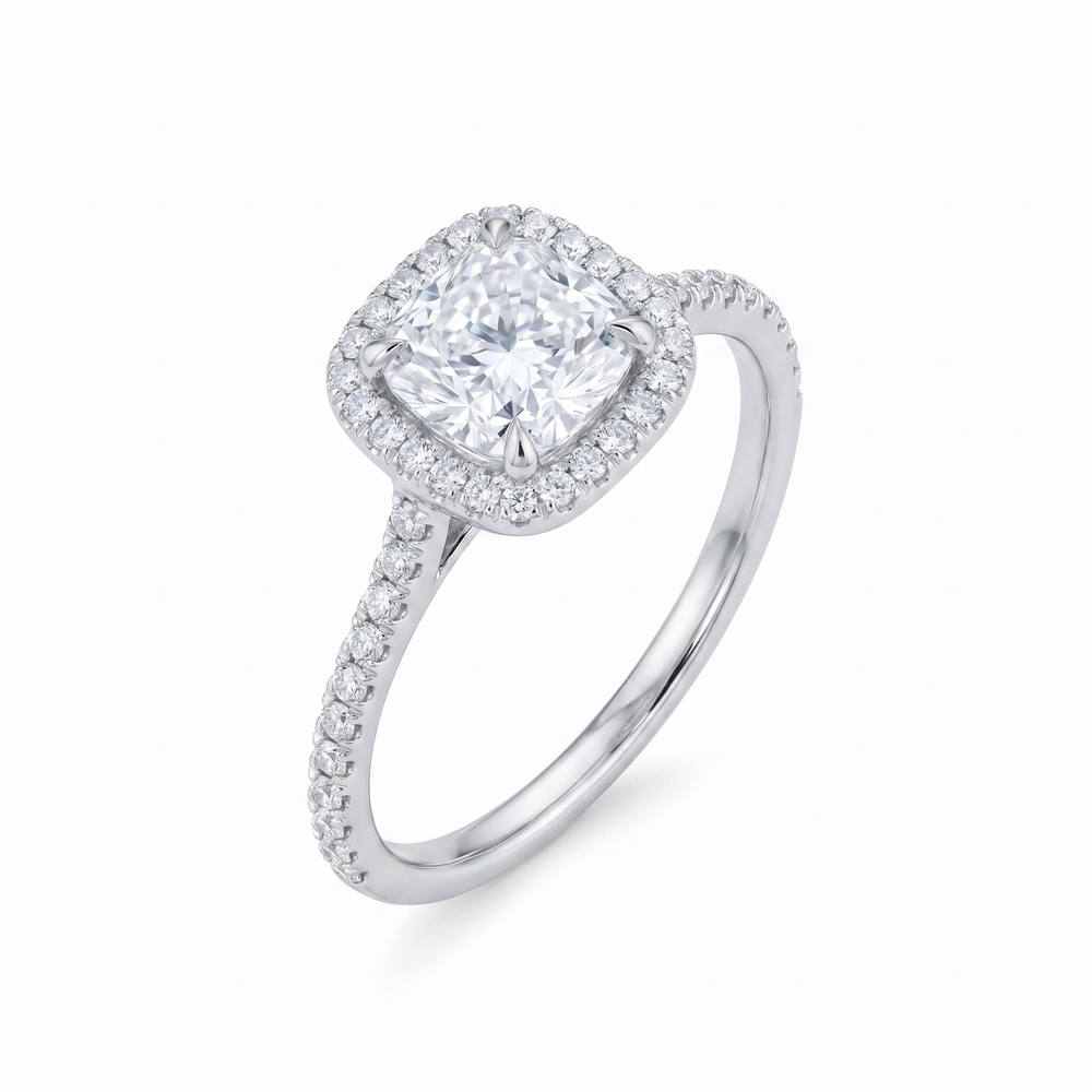 Anillo de Compromiso de Oro Blanco 14k con Diamante de Laboratorio Cushion de 1 ct, Halo y Banda Pavé