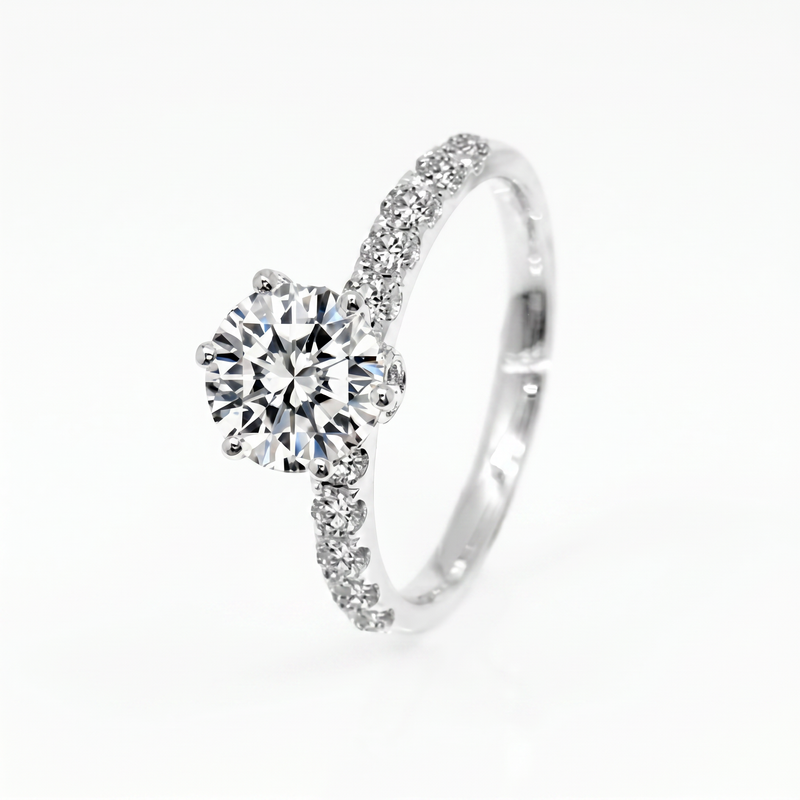 Anillo de Compromiso de Oro Blanco 14k con Diamante de Laboratorio Redondo de 1 ct y Banda Pavé Delgada