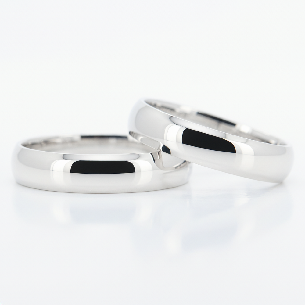 Dos argollas de matrimonio lisas de plata .925 de canto suave, argolla de ella y de él