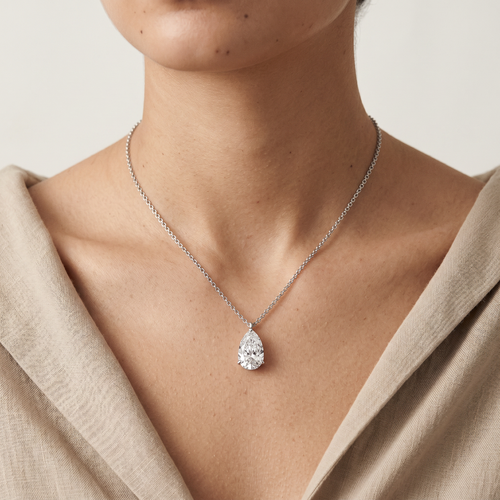 Collar de Oro Blanco 14k con Diamante de Laboratorio Corte Pera de 1 ct