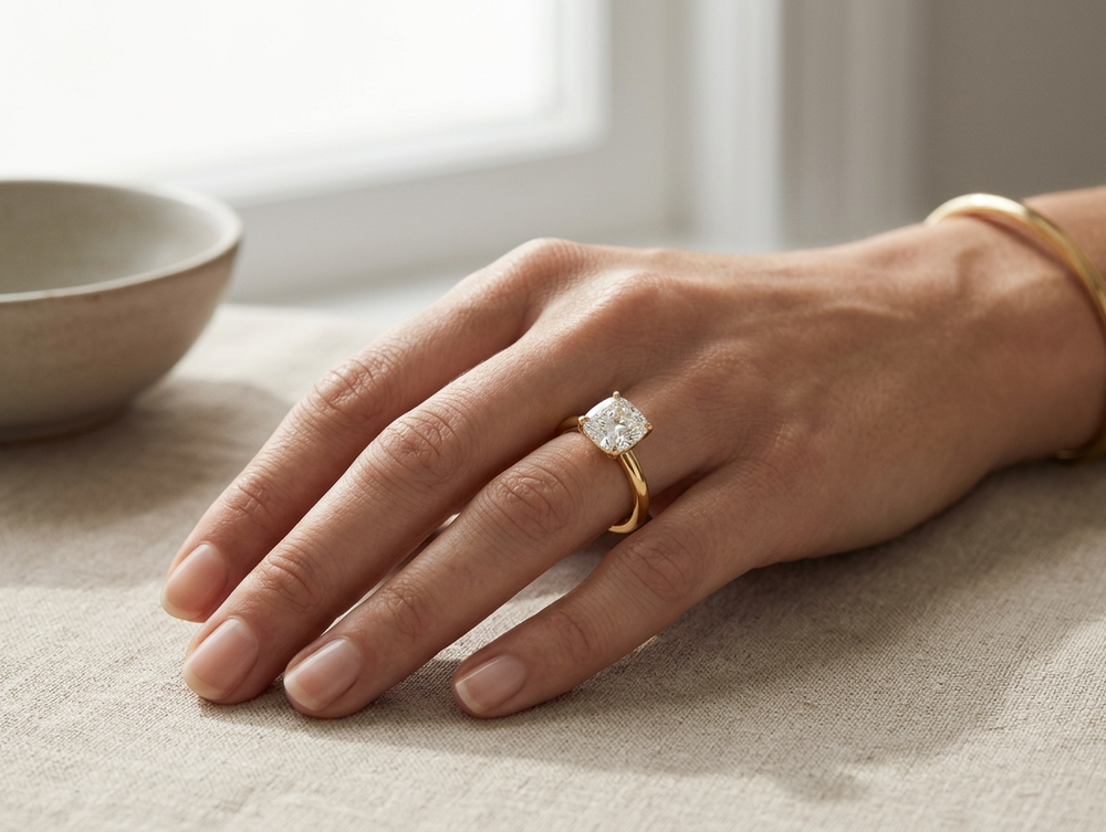 Anillo de Compromiso Solitario de Oro 14k con Diamante Corte Cushón