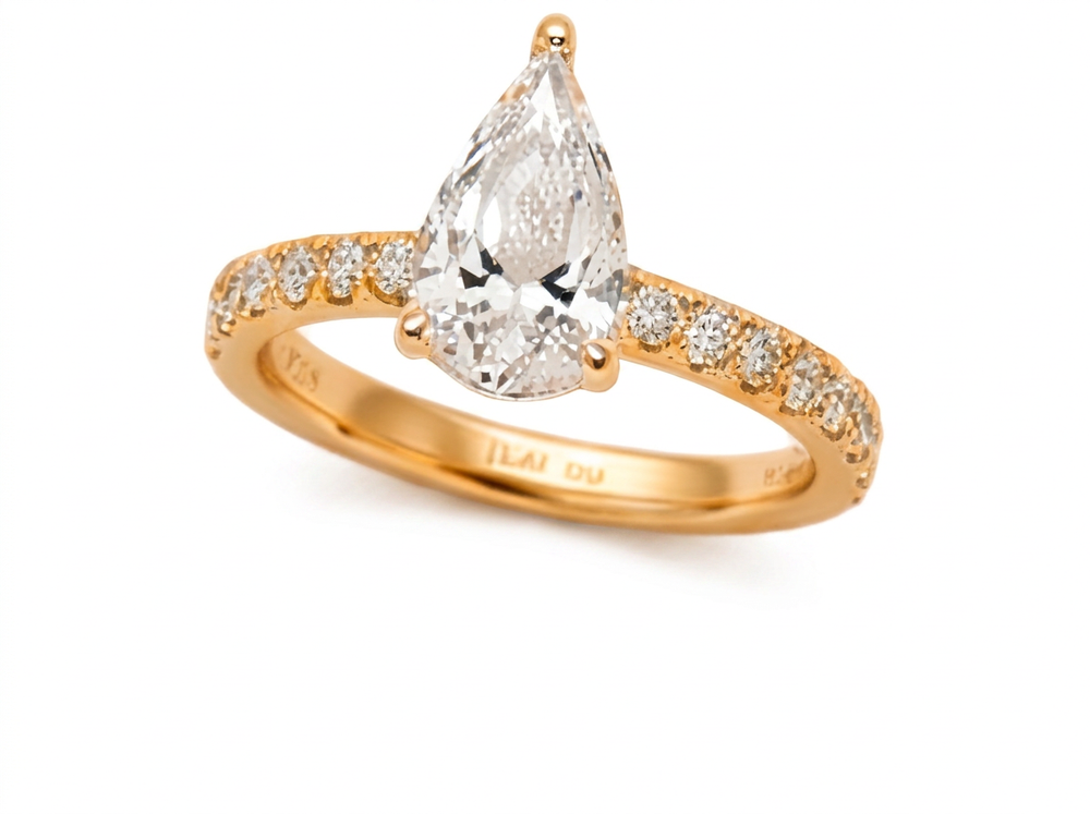 Anillo de Compromiso Pavé de Oro 14k con Diamante Corte Pera